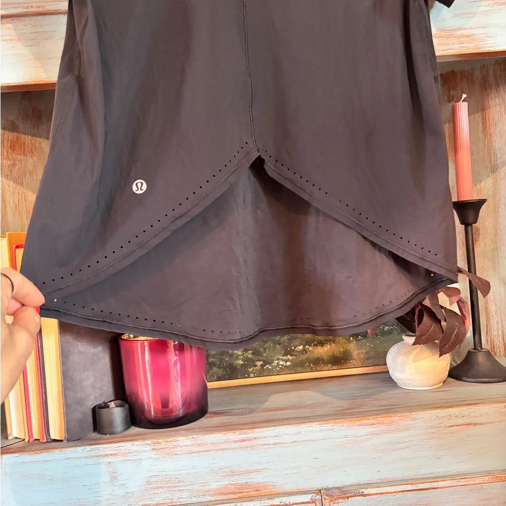 Lulu black tank size 6 - Picture 6 of 7